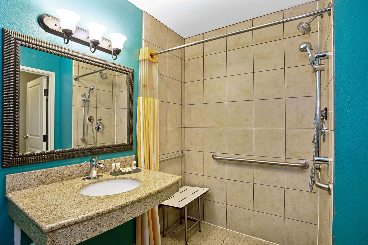 La Quinta Inn & Suites by Wyndham PCB Pier Park area 42/42