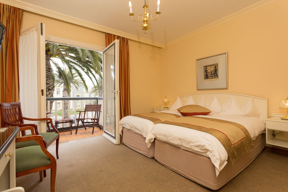 1 BEDROOM, DOUBLE OR TWIN BED