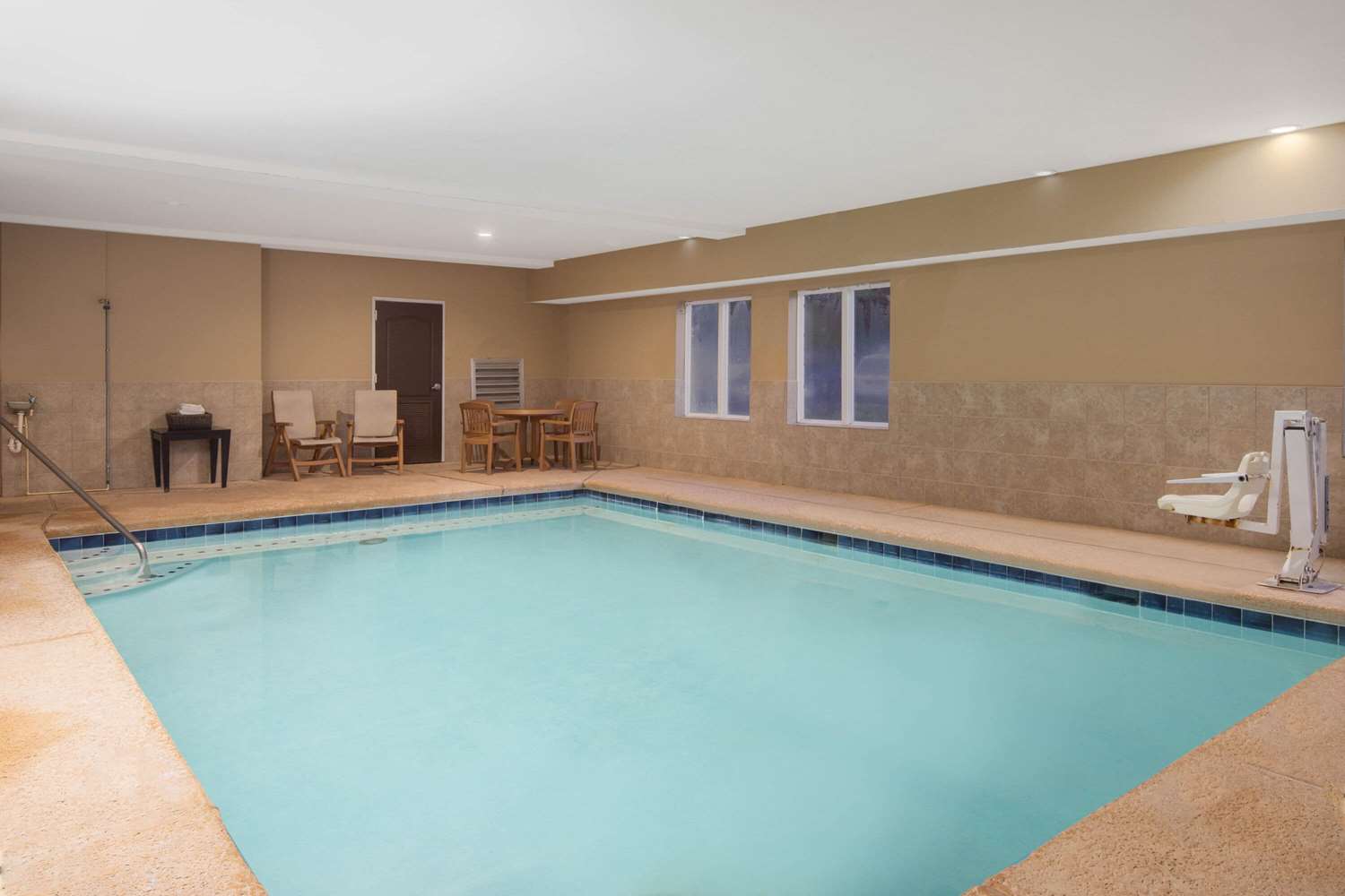 La Quinta Inn and Suites by Wyndham Atlanta Union City 17/33