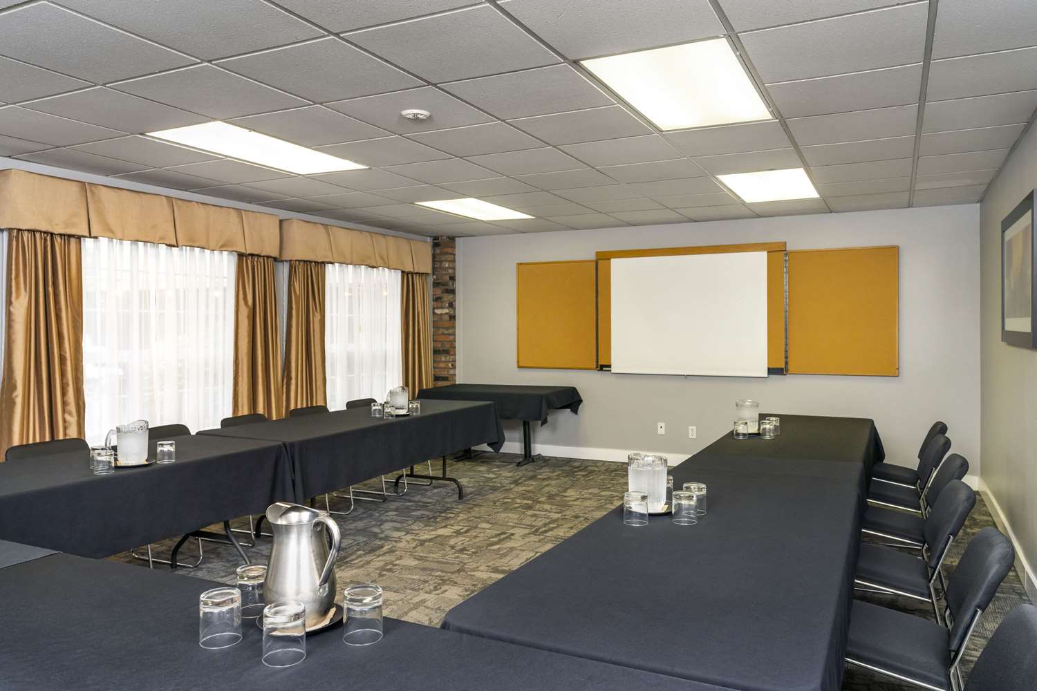 Quality Inn Downtown Inner Harbour 18/23