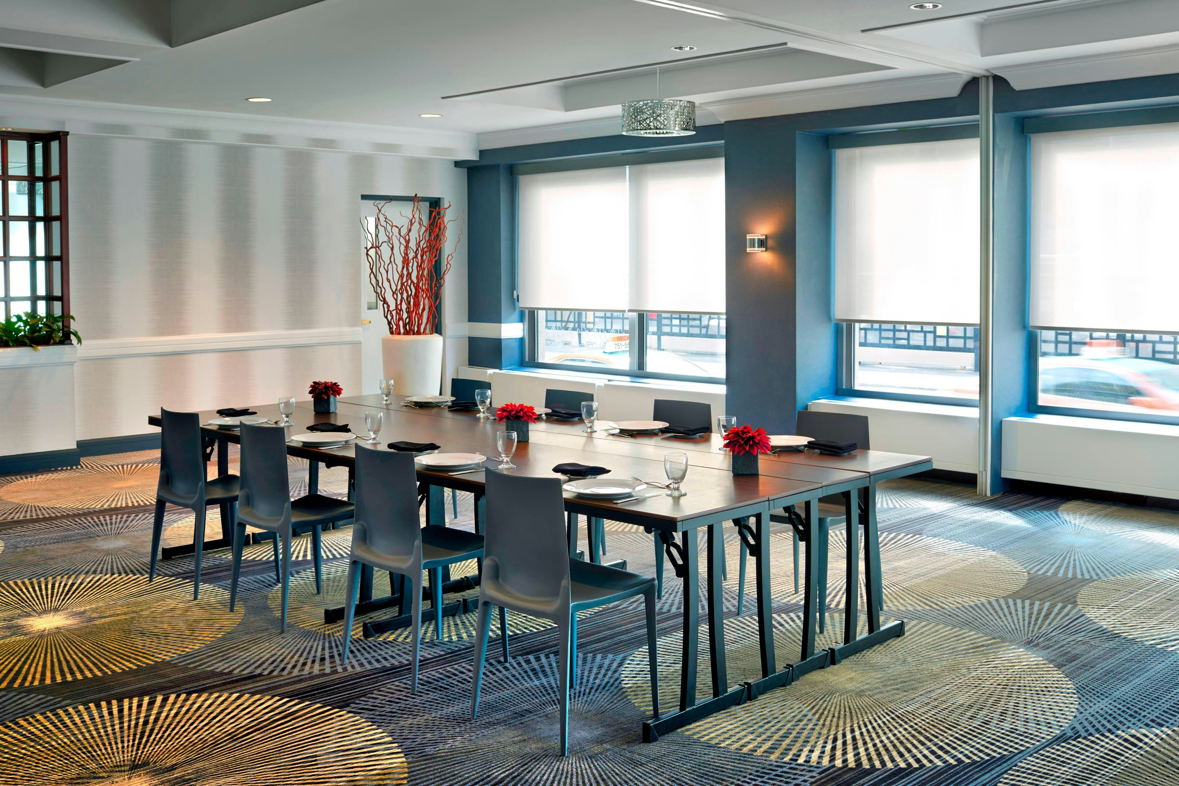 Courtyard By Marriott Downtown Toronto 11/25