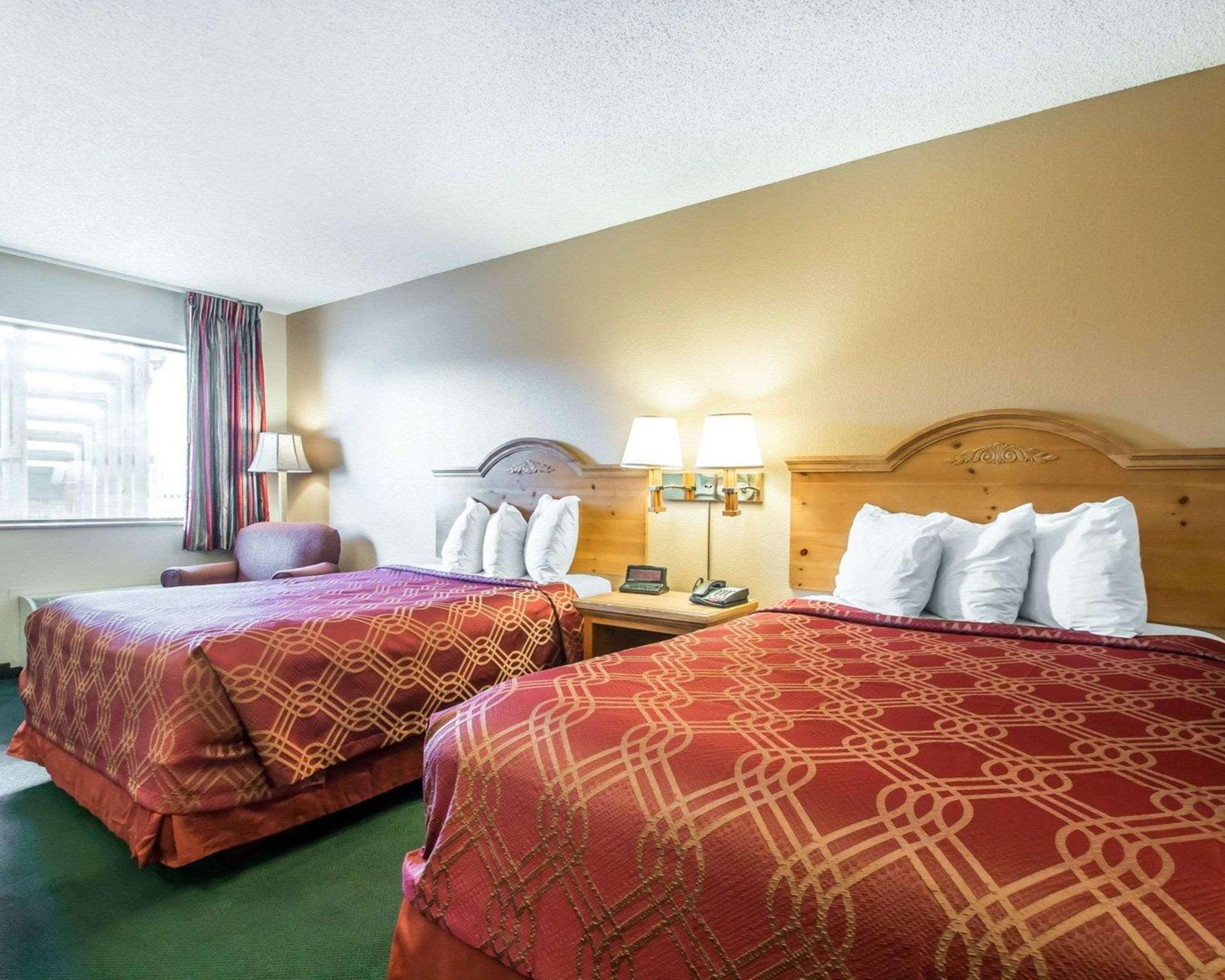 ROOM, QUEEN BED, ACCESSIBLE