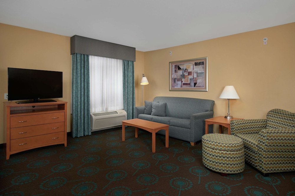 Hampton Inn & Suites Canton 29/54