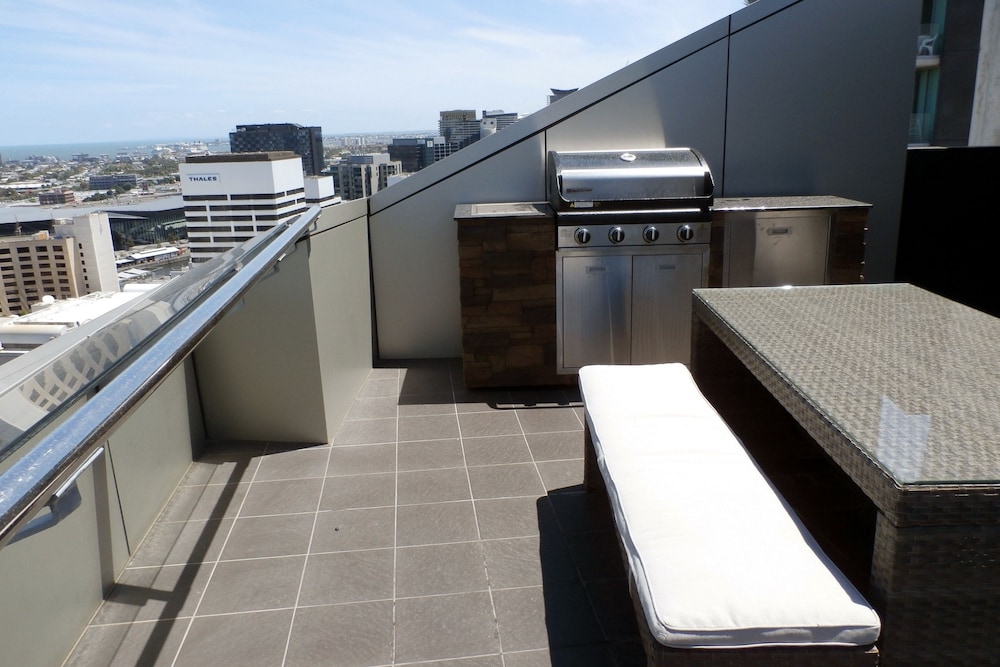 Aura On Flinders Serviced Apartment 69/78