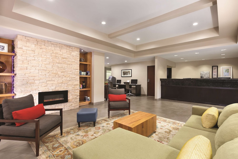 Country Inn & Suites By Radisson Fresno North CA 38/52