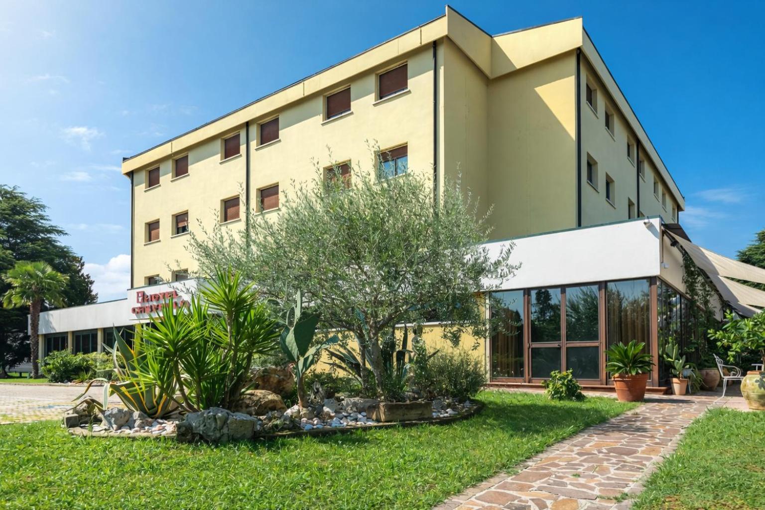 Castello Hotel 4/50