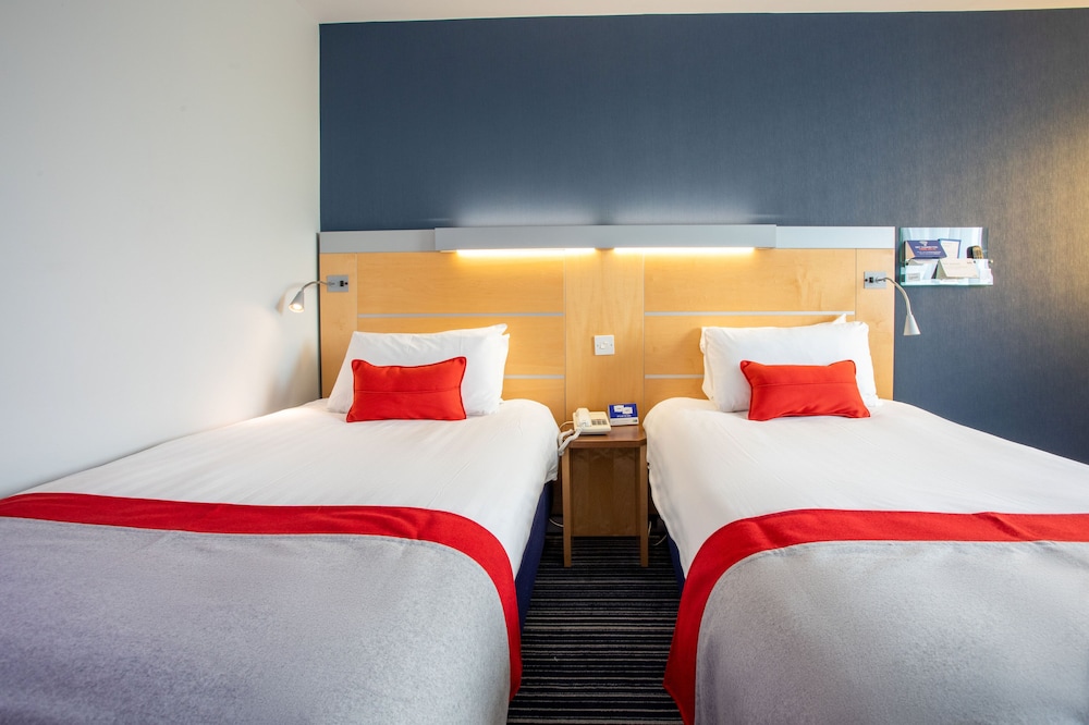 Holiday Inn Express Dunfermline 17/57