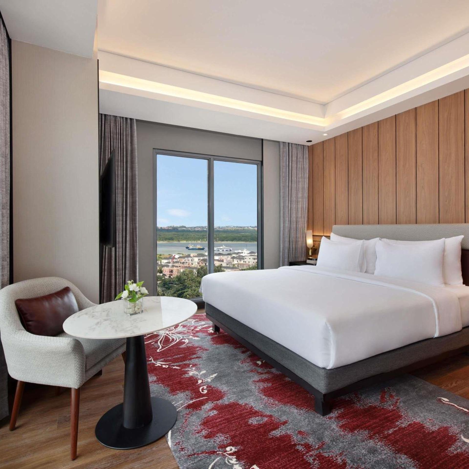DELUXE, SUITE, KING BED, CITY VIEW