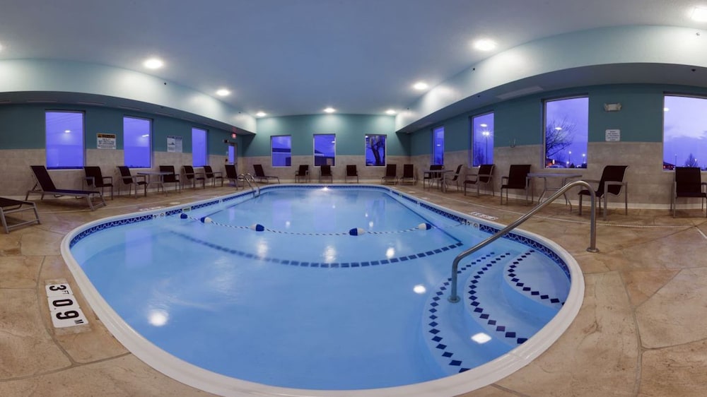 Holiday Inn Express Hotel Suites Pekin Peoria Area 3/62