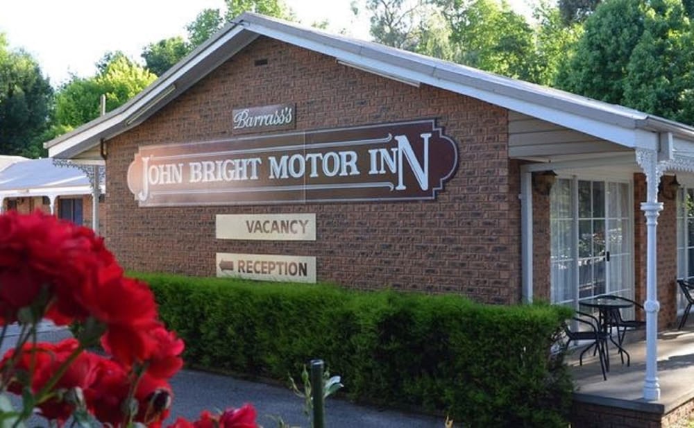 Barrass John Bright Motor Inn 7/43