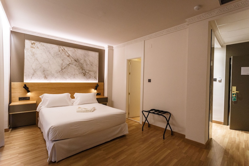 Hotel Dauro Premier 27/76
