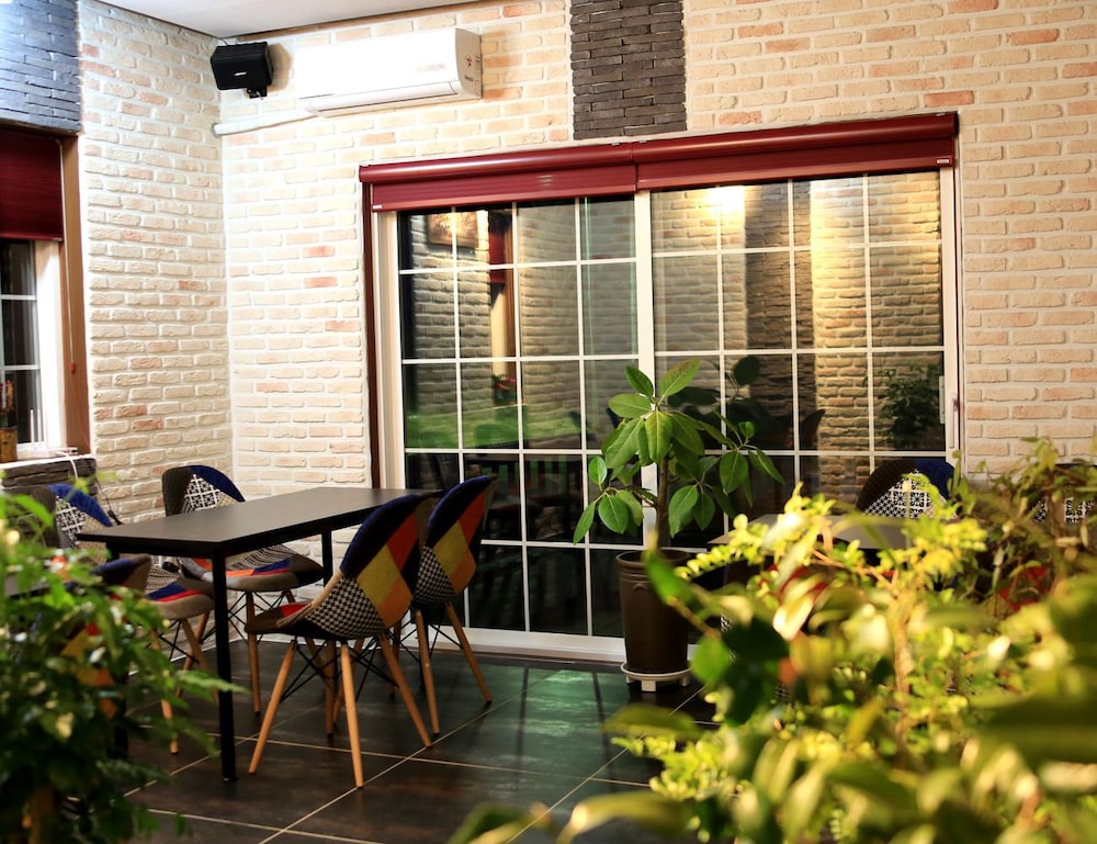 Pension Cafe Yoon & Park 67/74
