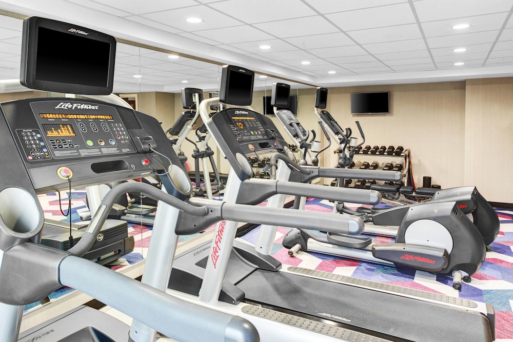 Fairfield Inn And Suites Cape Cod Hyannis 22/38