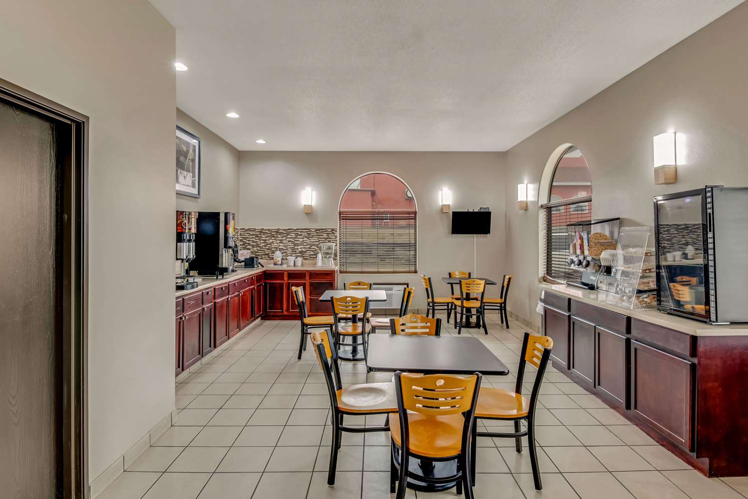 Rodeway Inn Red Oak IA 17/27