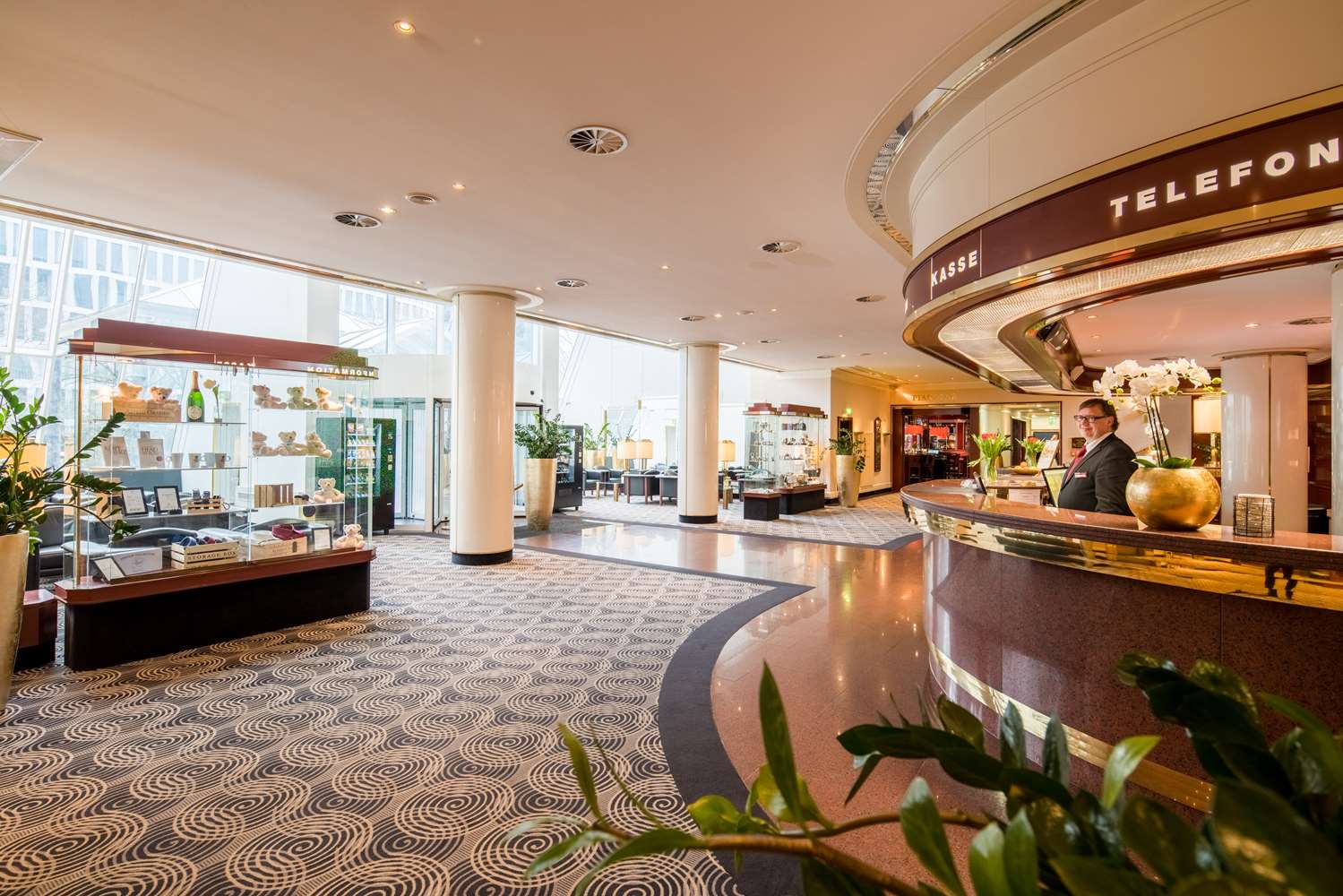 Lobby at PLAZA HOTEL DARMSTADT, DARMSTADT