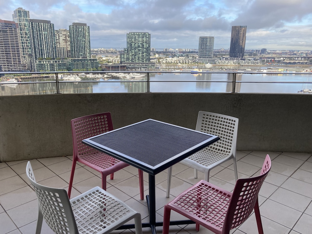 Accent Accommodation at Docklands Melbourne 33/50