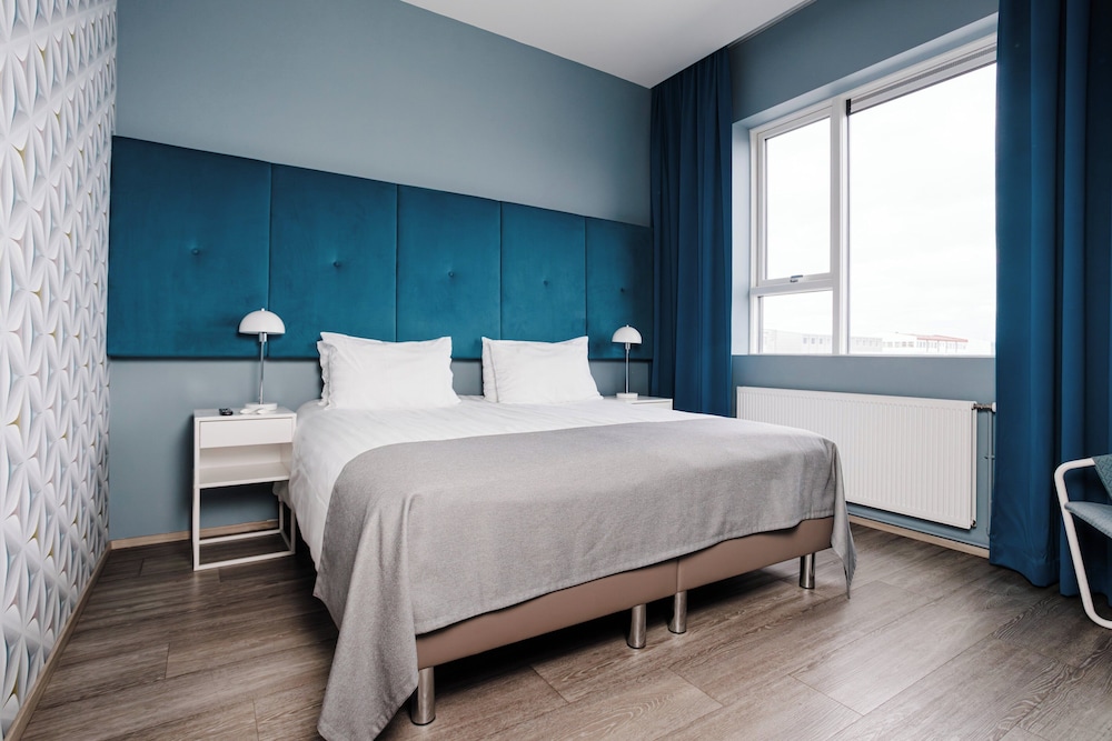 SUPERIOR, DOUBLE OR TWIN BED
