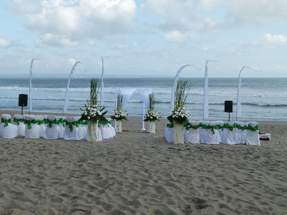 Legong Keraton Beach Hotel 44/70