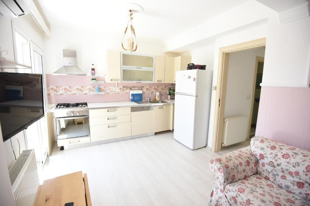 Mia Hill Suites 4/40