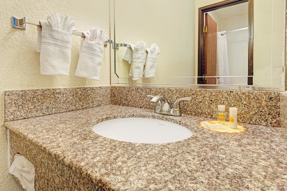 Days Inn by Wyndham Espanola 8/23