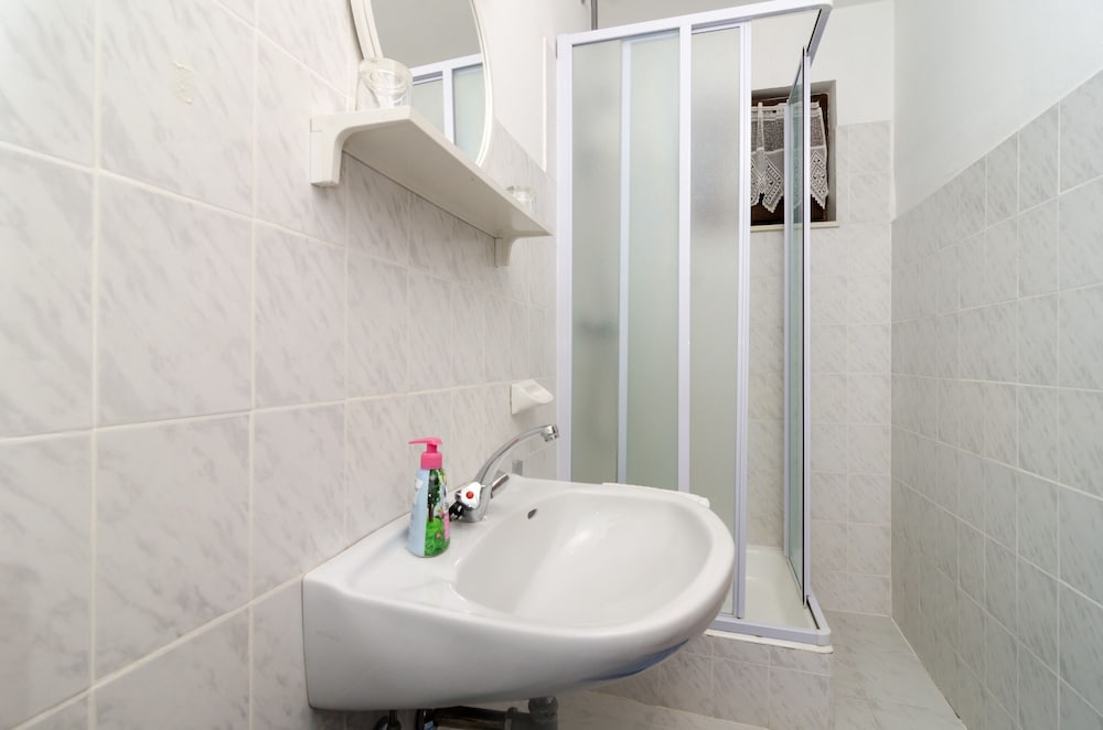 GUESTHOUSE MORETIC 33/40