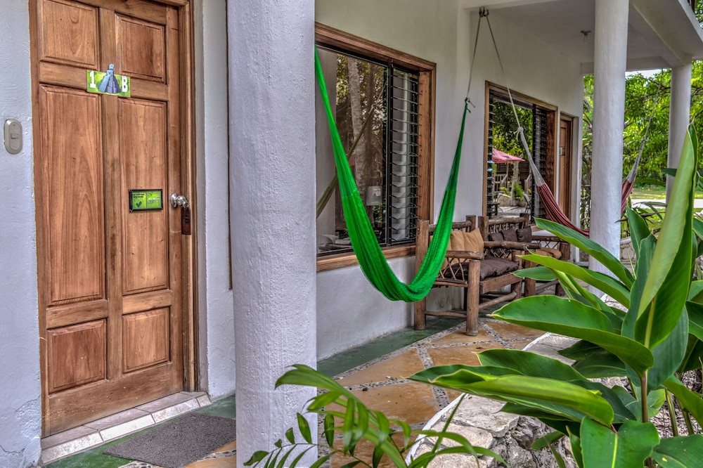 Hotel Jaguar Inn Tikal 10/70