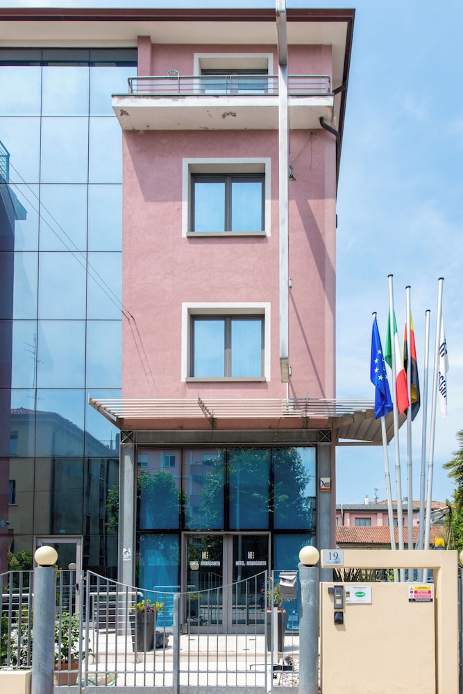 Ambasciata 3/37