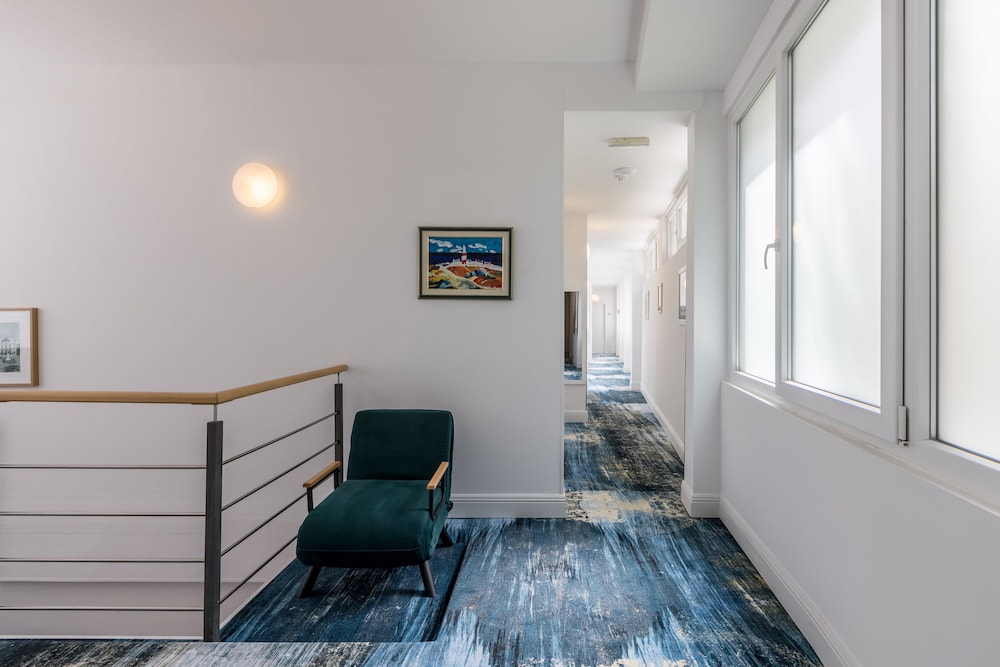 Annex Building Art Hotel 74/80