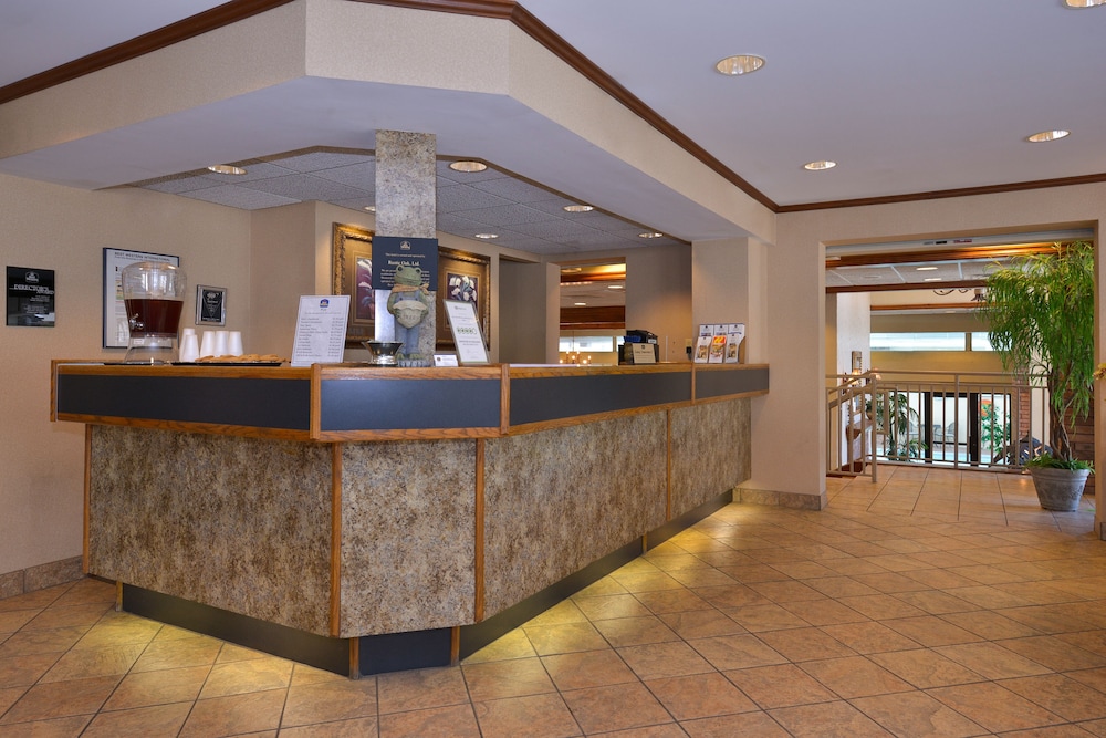 Best Western Plus Landing View Inn & Suites 10/51