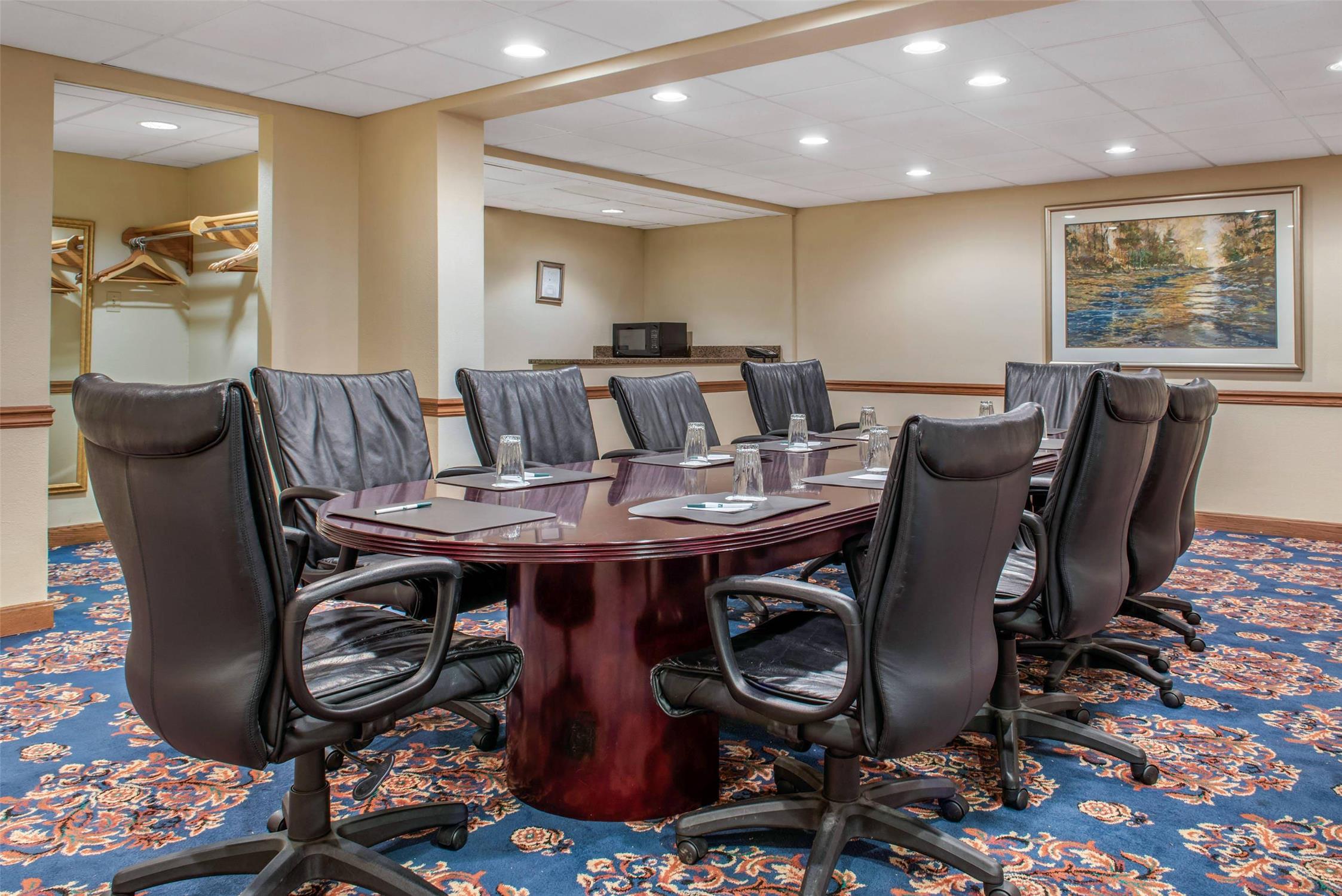 Quality Hotel Conference Center Cincinnati Blue Ash 38/45