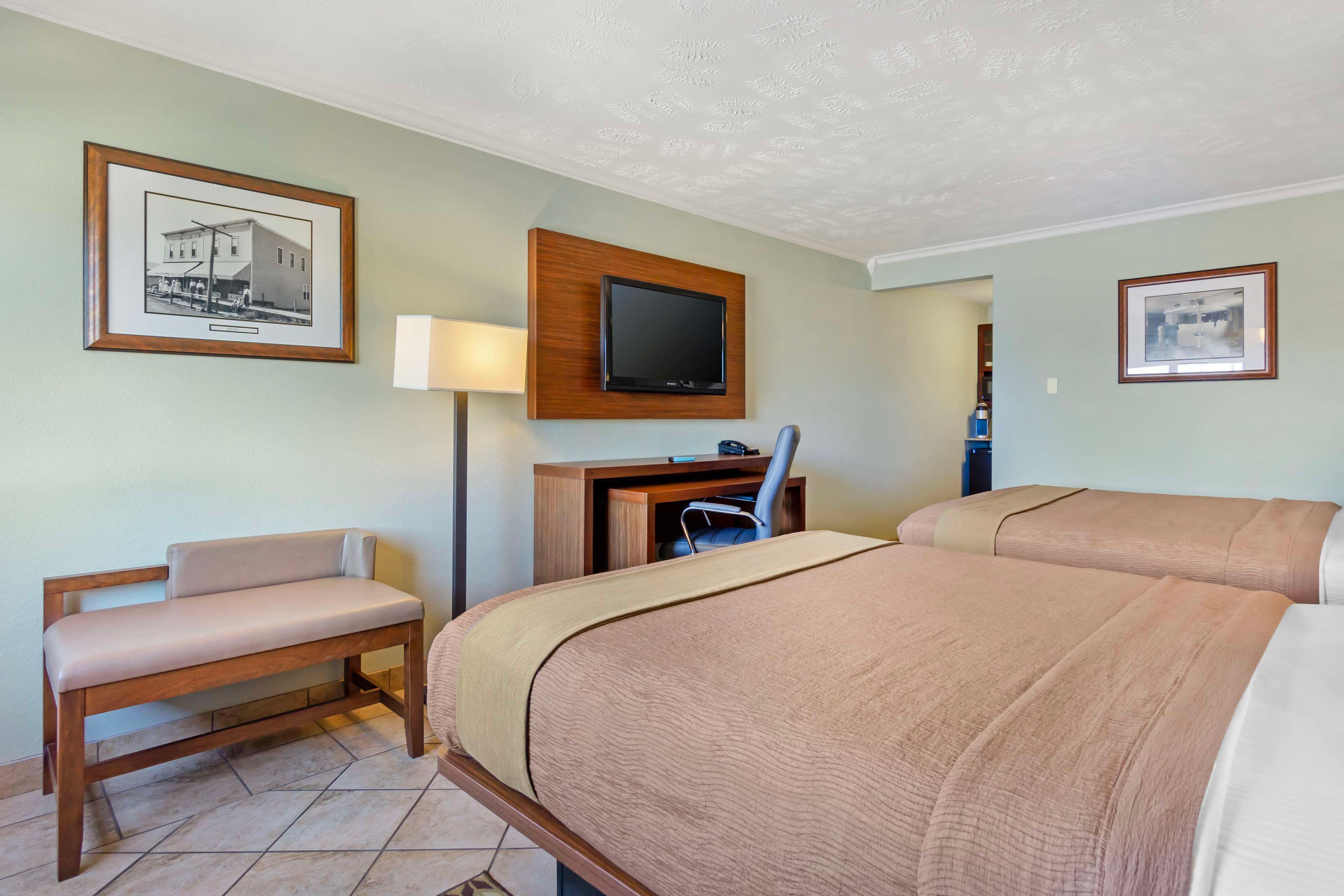 Room, 2 Queen Beds, Exterior Entrance
