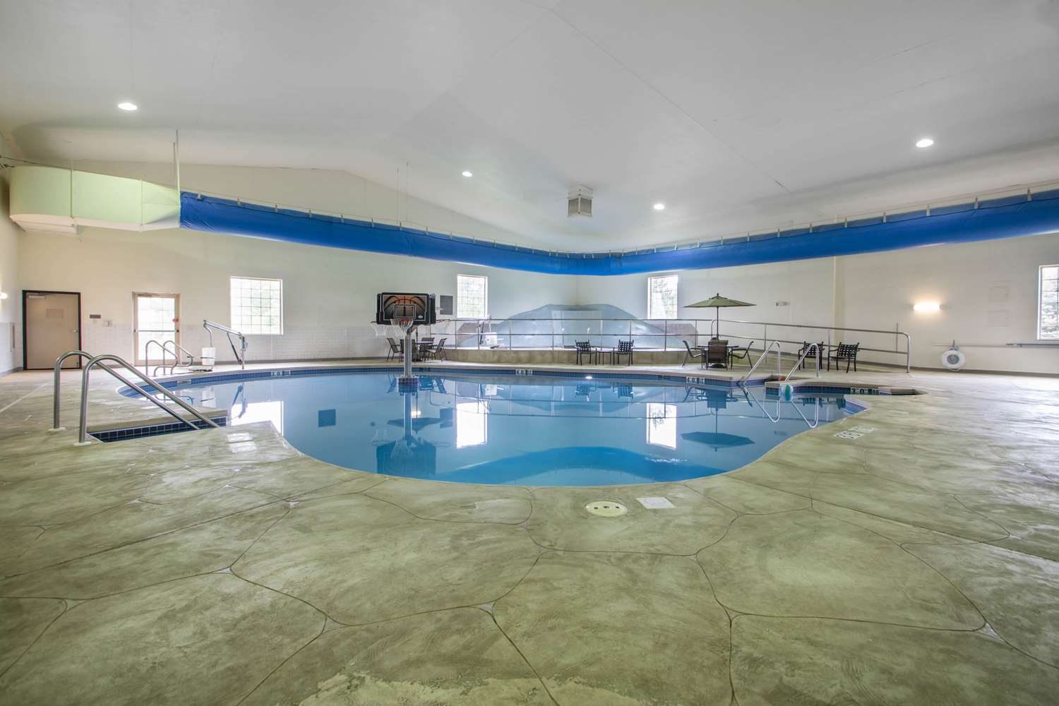 Comfort Suites Johnson Creek Conference Center 12/23