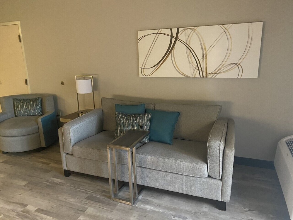 Courtyard Newport News Yorktown 17/24