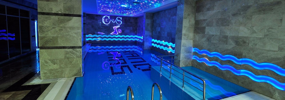 GRAND CENAS HOTEL 12/20