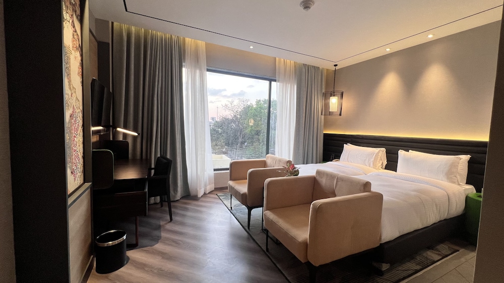 Super, Deluxe, Twin Beds