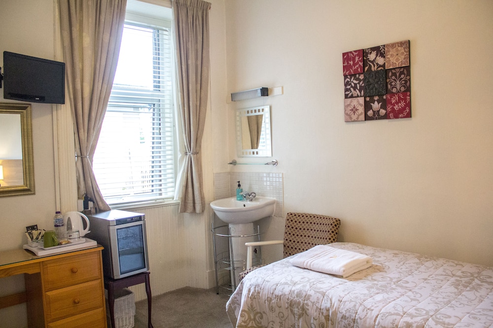Hazeldene Guest House 10/38