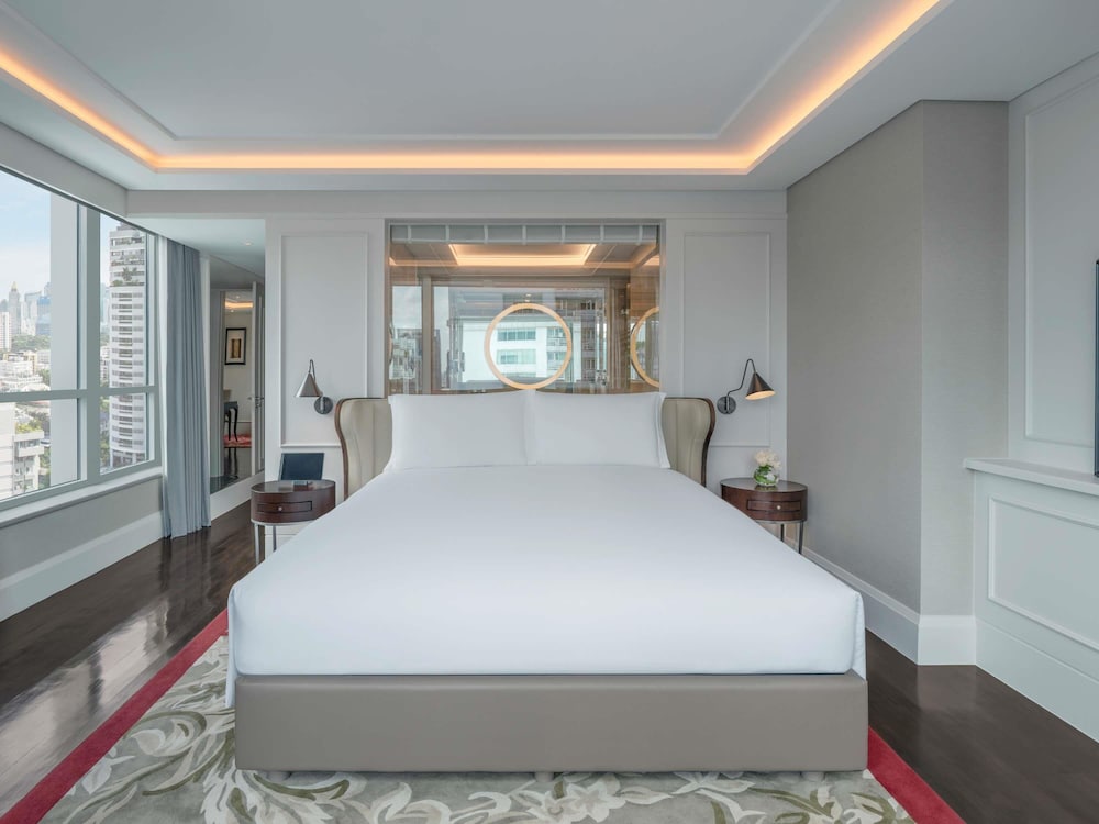 JUNIOR SUITE, KING BED