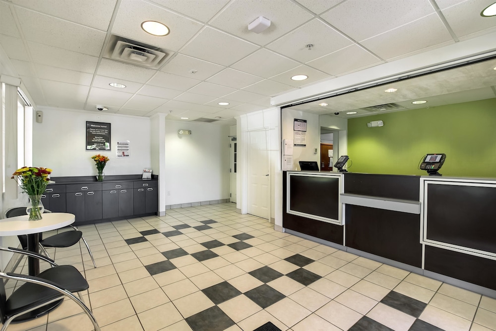 Lobby at Studio6 East Brunswick, NJ - NYC Area, EAST BRUNSWICK - NJ