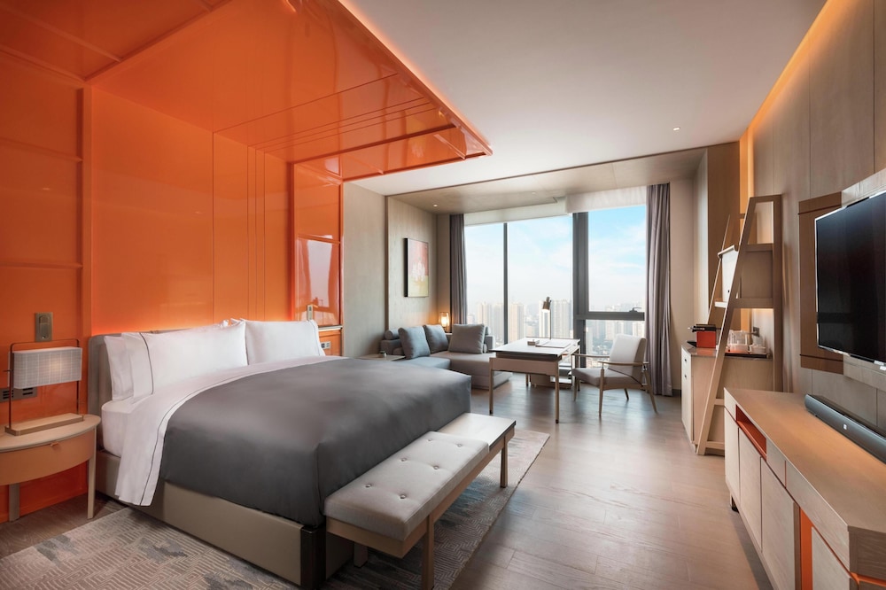 Deluxe, King Bed, Skyline View
