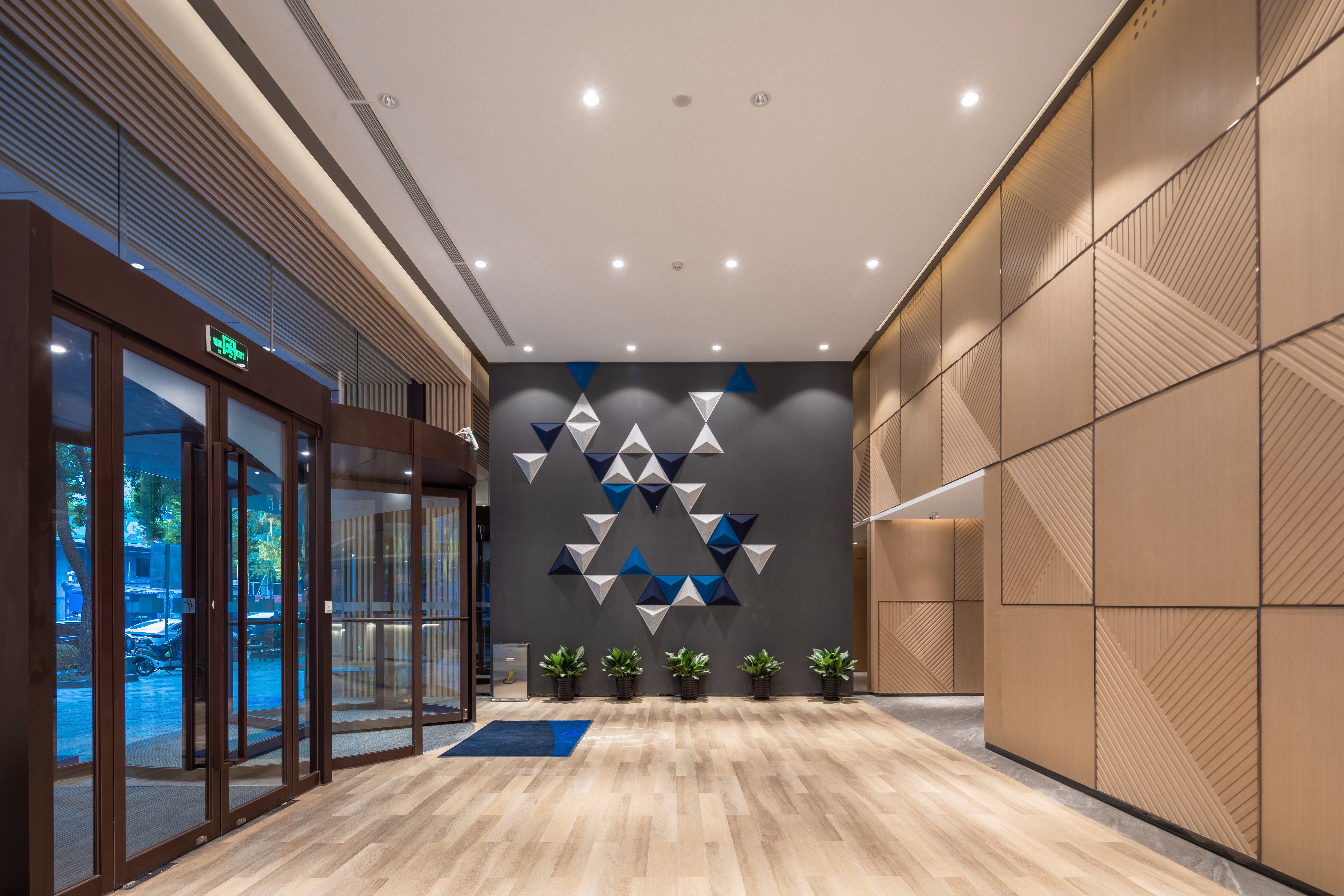 Holiday Inn Express Ningbo City Center 8/17