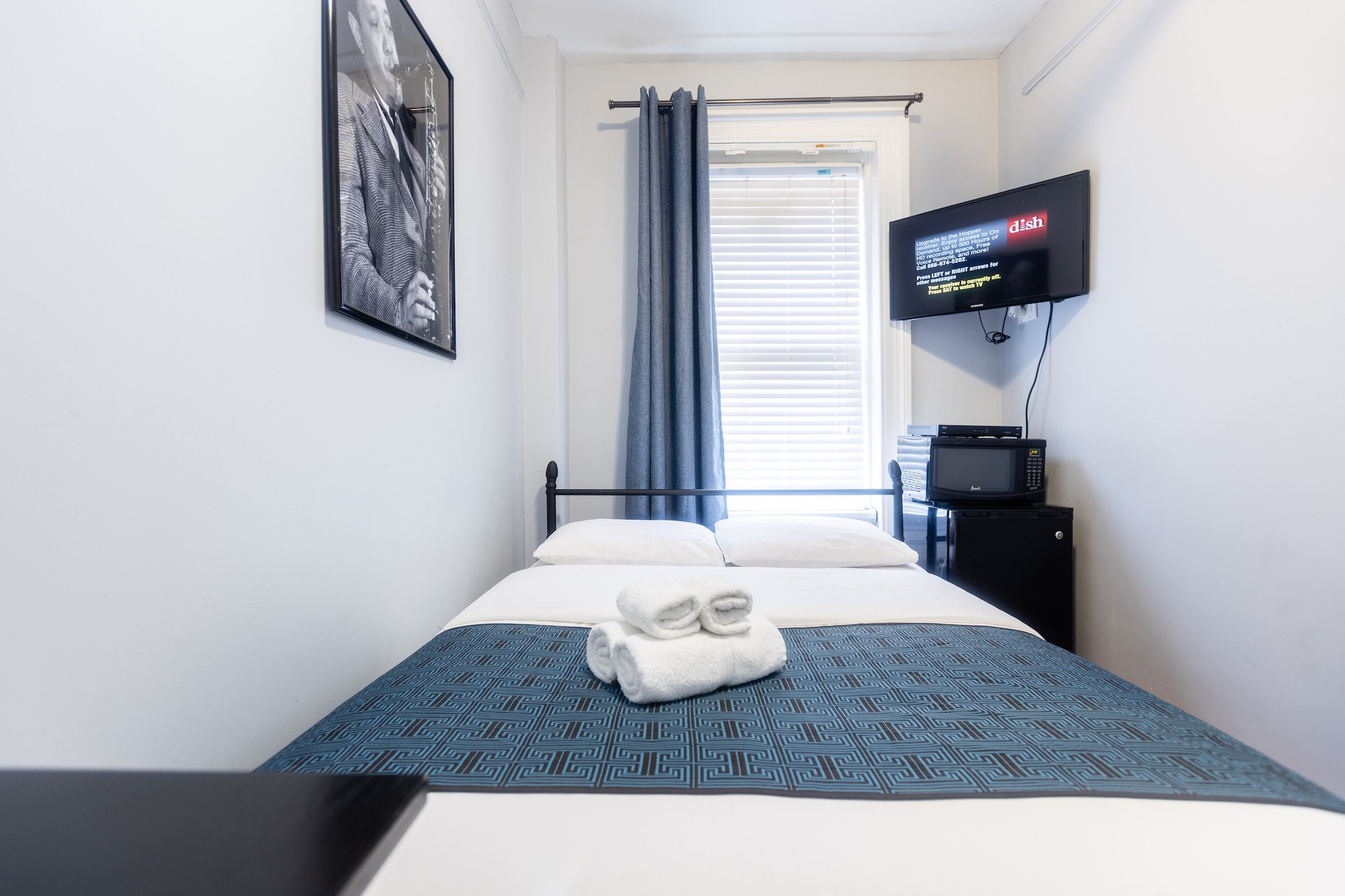 ECONOMY, DOUBLE BED, SHARED BATHROOM