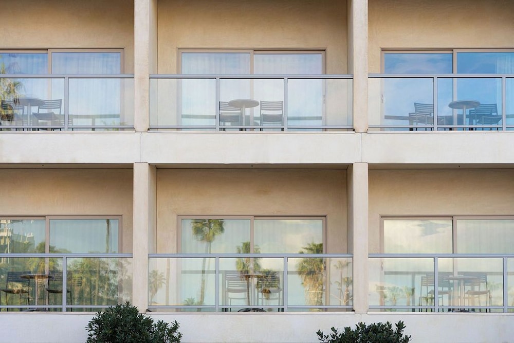 Shade Hotel Redondo Beach 1/44