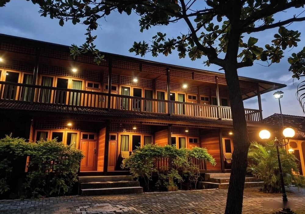 Hotel Pesona Bulan Baru Senggigi 2/46