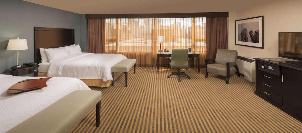 HAMPTON INN CHICAGO DOWNTOWN/MAGNIFICENT MILE 8/33