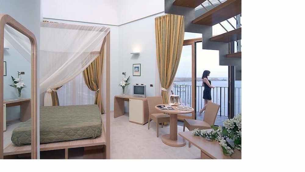 Hotel Villa Carolina 26/30