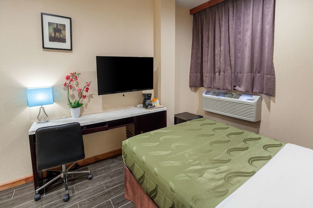 Quality Inn Near Sunset Park 34/39