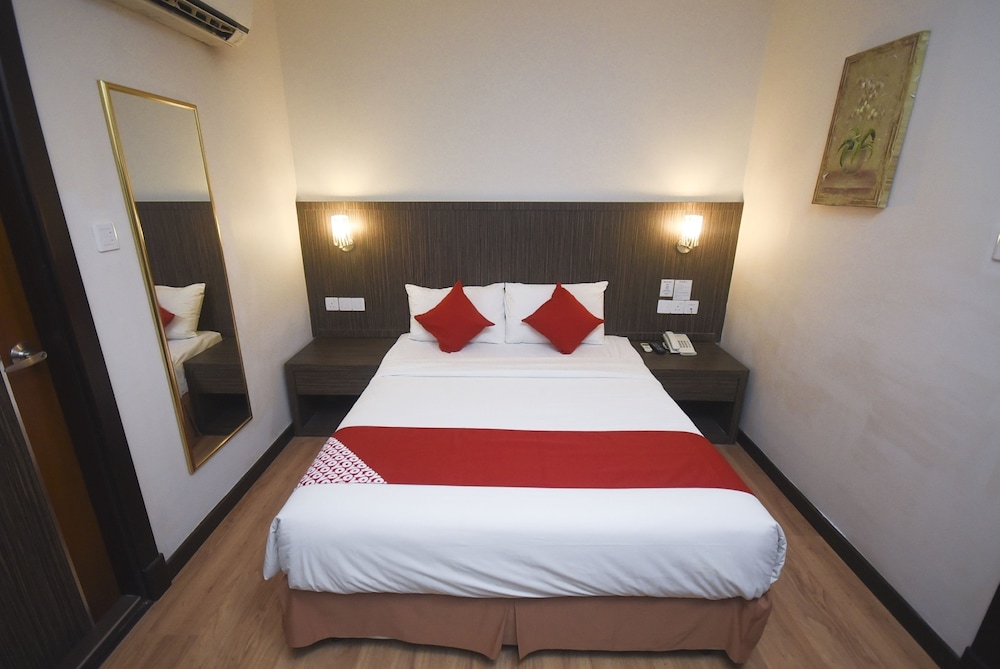 Super OYO 985 Hotel Nur 14/22