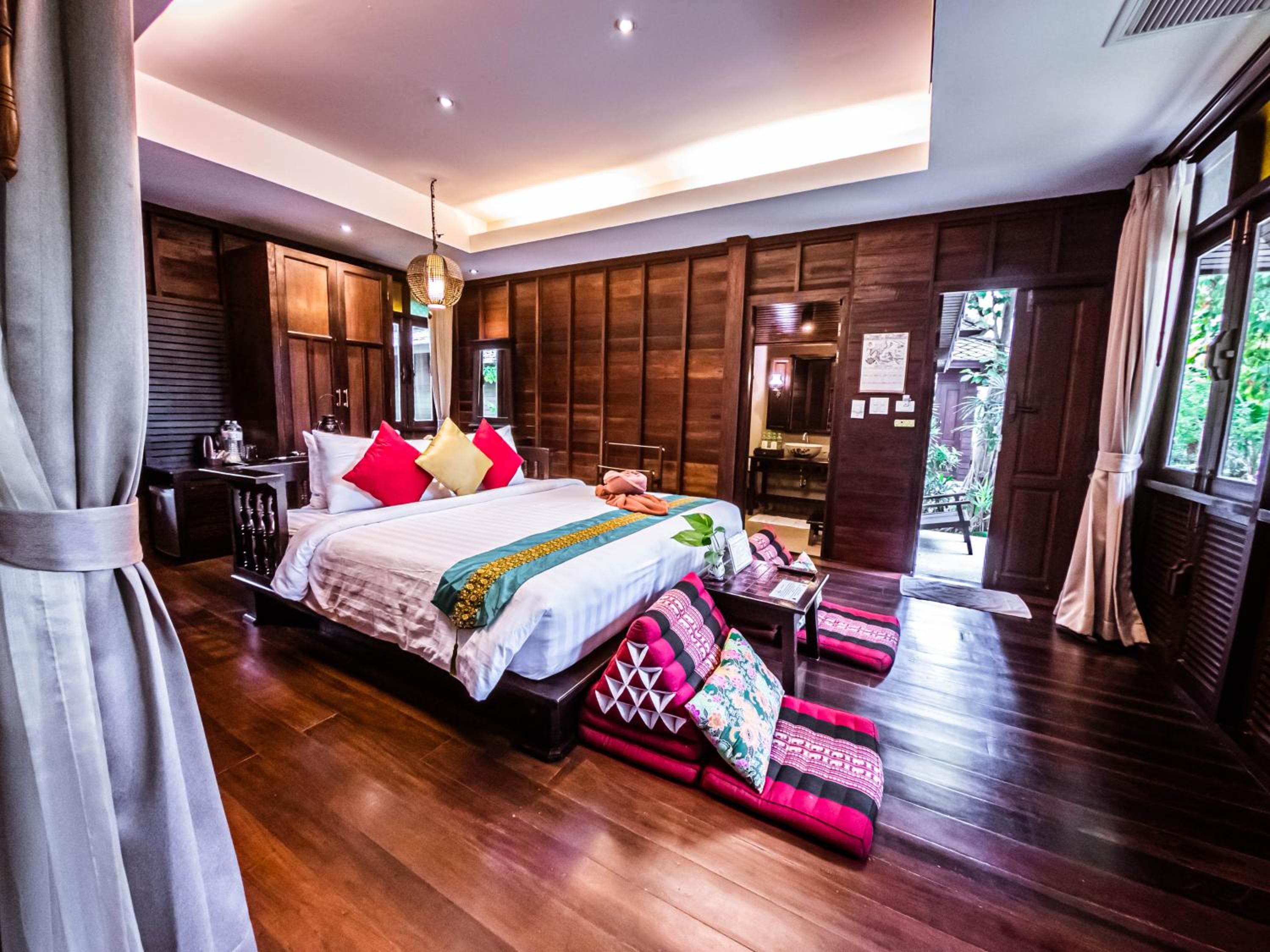 Garden, Bungalow, Queen Bed