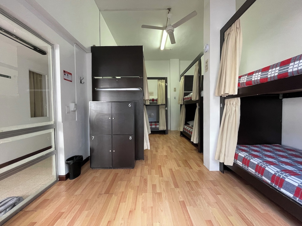 Hostal Lleras Calle 8 34/49