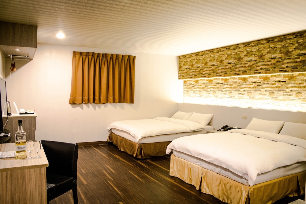 Economy, Quadruple, 2 Double Beds, No Window